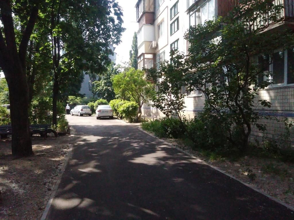 Апартаменты вул. Бажова, 8. Поряд метро Киев-40